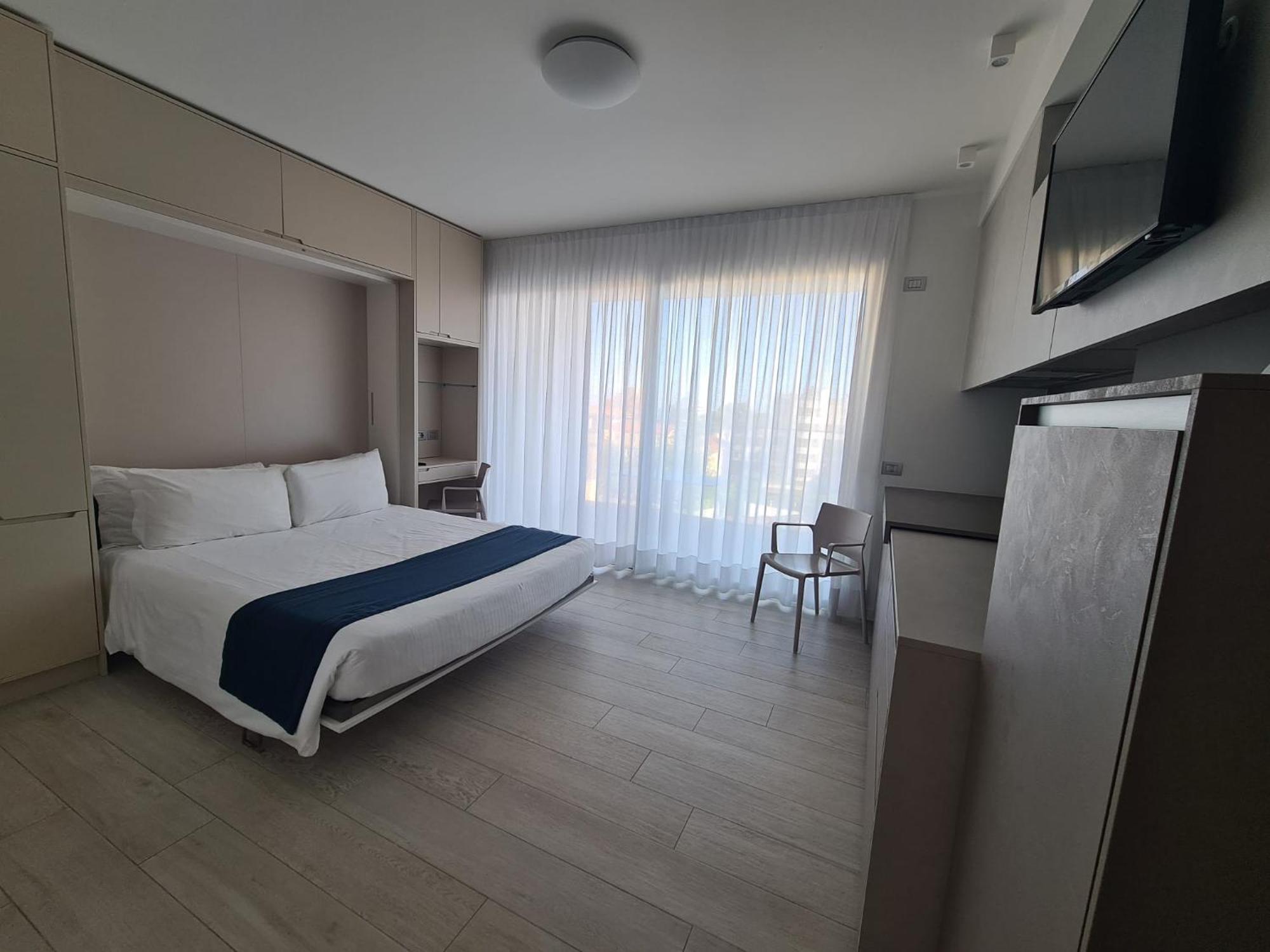Double Room,1668097263:JPEG